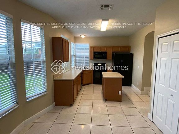 4th image of 2482 Island Club Way