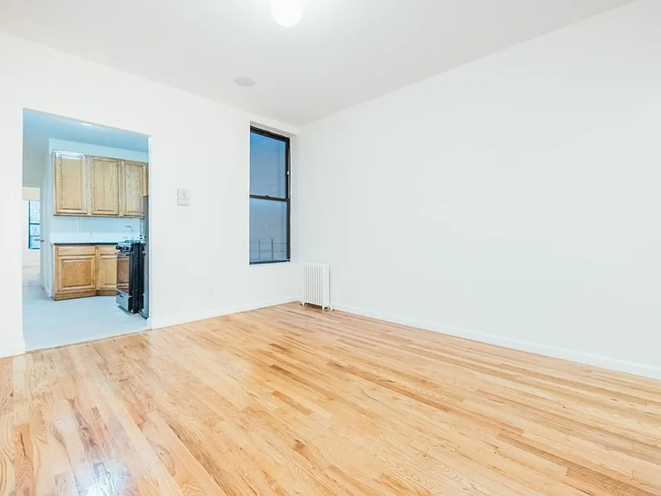 10 Menahan St #3R