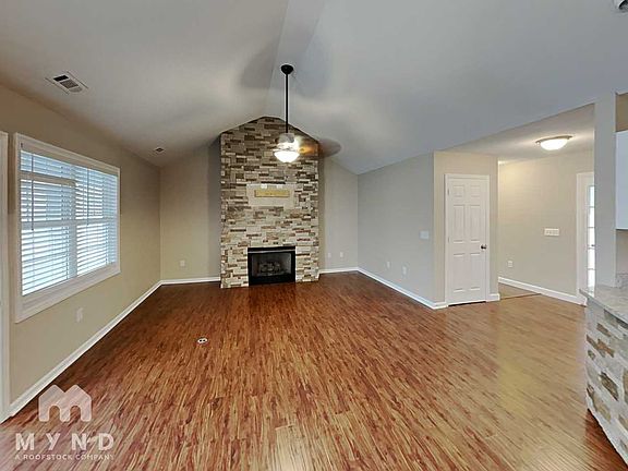 4th image of 816 Saint Andrews Pl