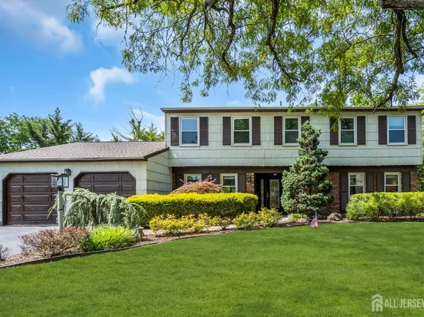 4 Dennison Pl, Plainsboro, NJ 08536