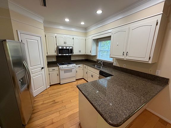 5th image of 135 Muirfield Ln