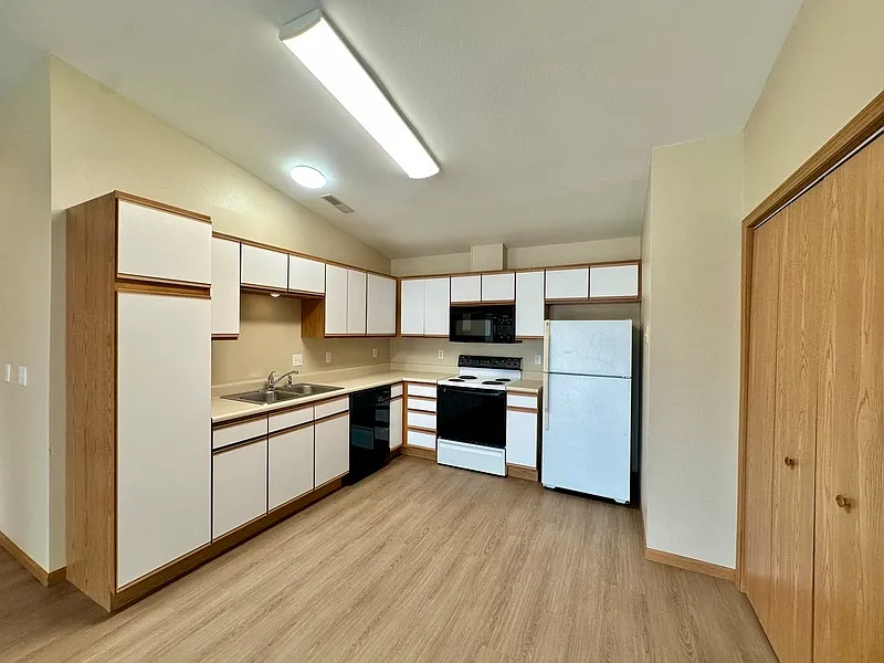 2 bed, 1.0 bath, 940 sqft, $1,225 — Photo 4