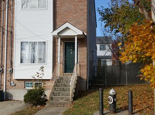 88 Robert Ln, Staten Island, NY 10301