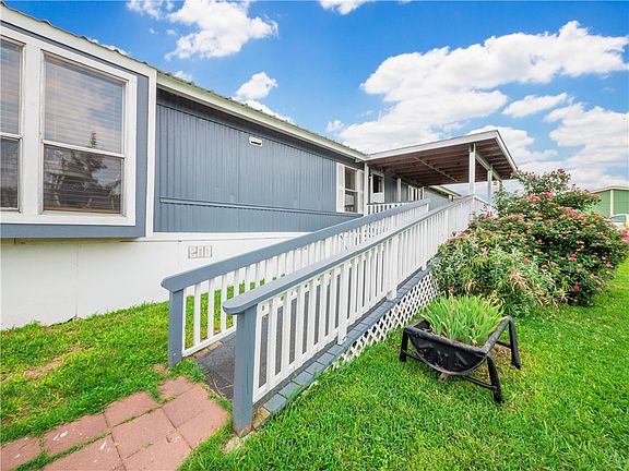 3rd image of 600 Creeks Landing Dr