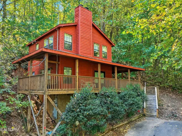 2061 Luzerne Dr, Gatlinburg, TN 37738