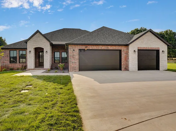 2199 N Silver Charm Avenue, Springfield, MO 65802