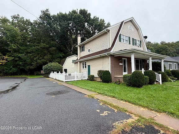 2nd image of 1040 Russell St