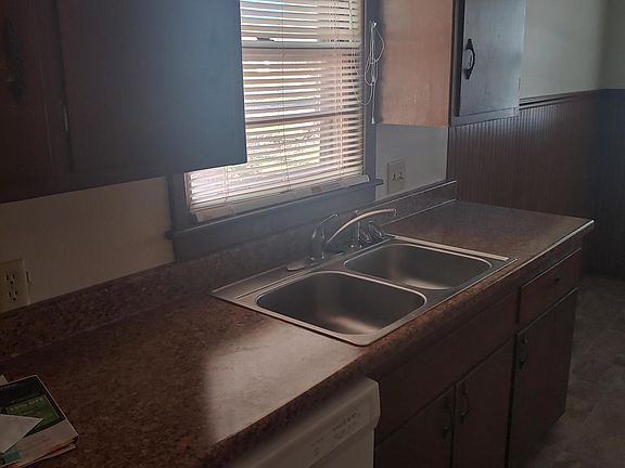 5th image of 3309 S Saint Paul Ave