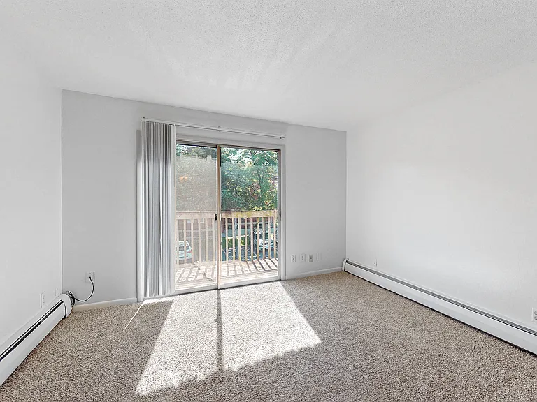The 4220 Grand Apartments — Photo 17