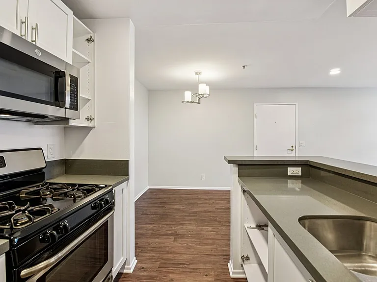 1223 Federal Ave — Photo 110