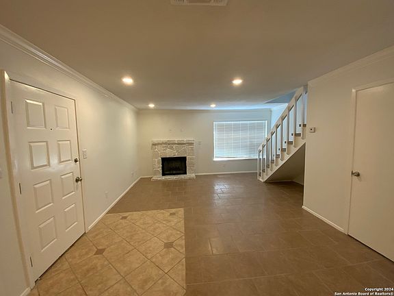 3rd image of 10527 Perrin Beitel #C 201