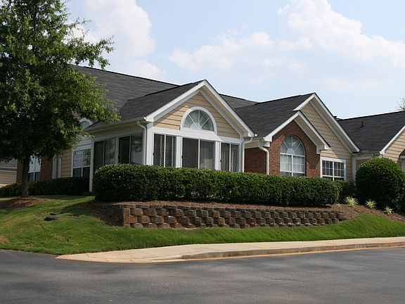 2nd image of 102 Heritage Club Dr