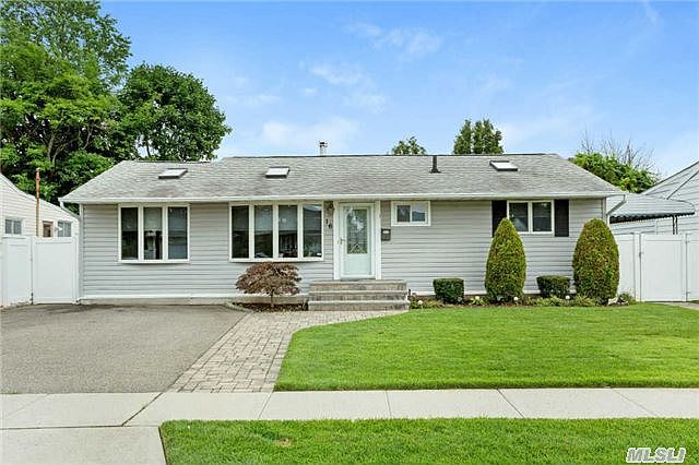 1st image of 16 Janet Dr