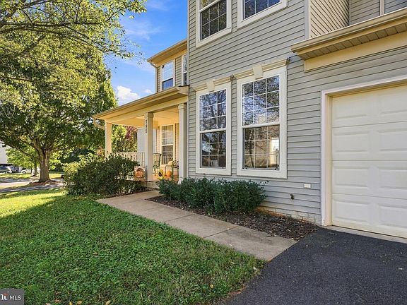 2nd image of 798 Autumn Ridge Rd