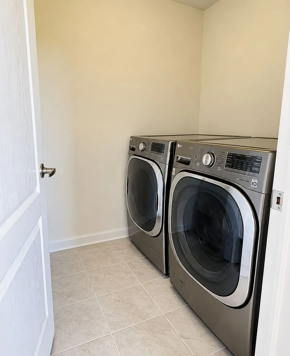 3 bed, $2,200 — Photo 4