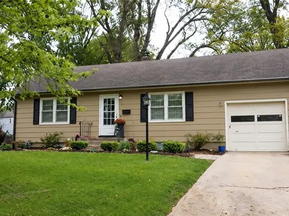 8708 Grande Pas St, Kansas City, MO 64114