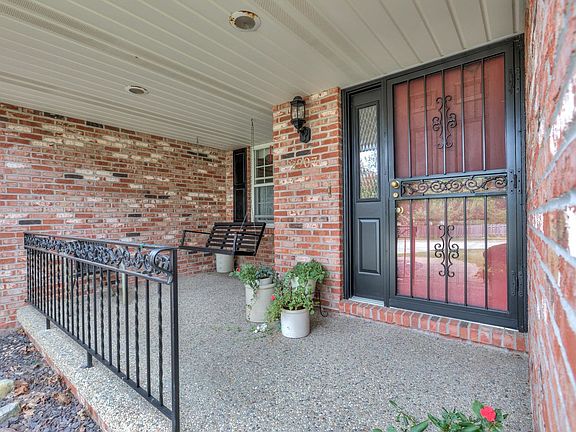 5th image of 2907 Carlene Dr
