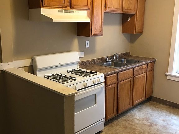 3rd image of 2900 Pestalozzi St APT 1E