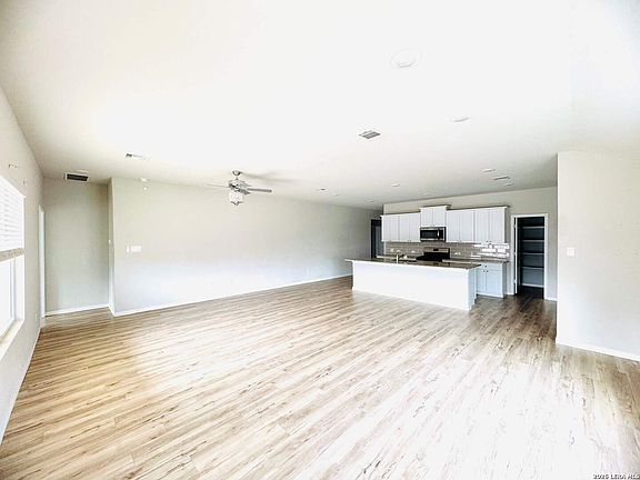 4th image of 312 Agave Circle