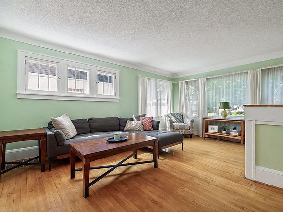 3rd image of 3834 Russell Ave N