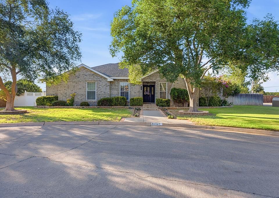1st image of 2206 Stratford Ct