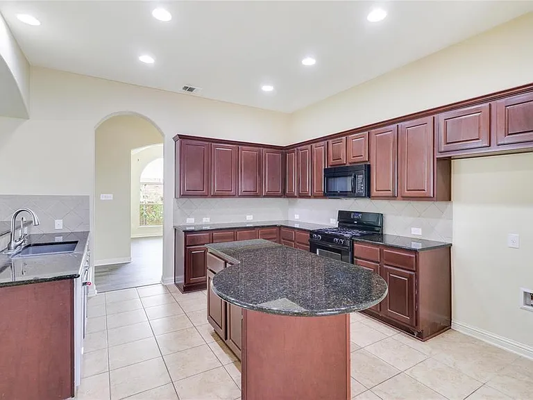 3608 Glastonbury Trl — Photo 30