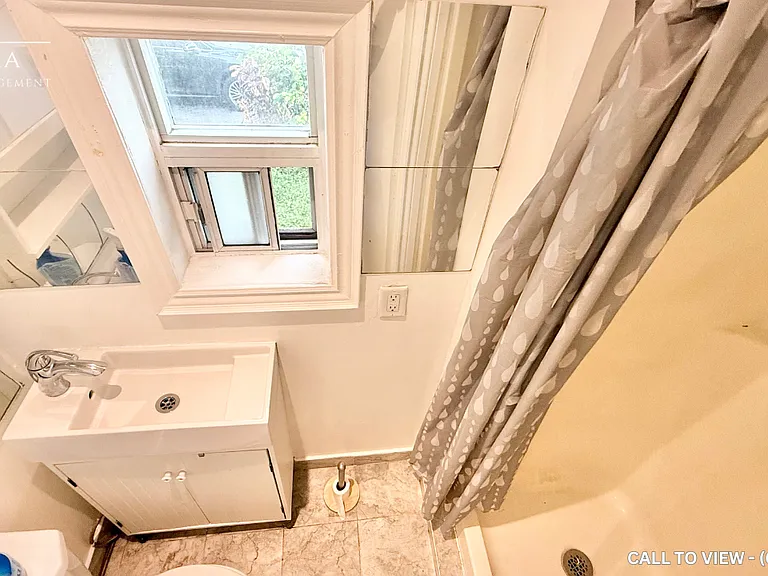 526 Royal York Rd #1 — Photo 6