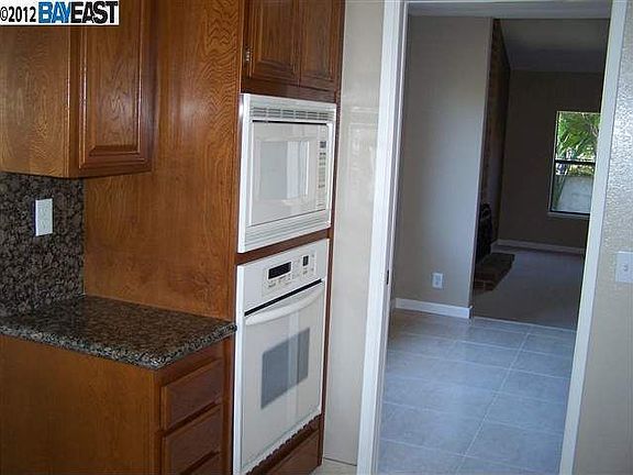 5th image of 833 Hollyhock Dr