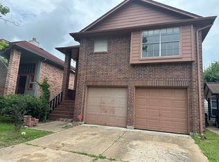 138 Coffee Ln, Lake Jackson, TX 77566