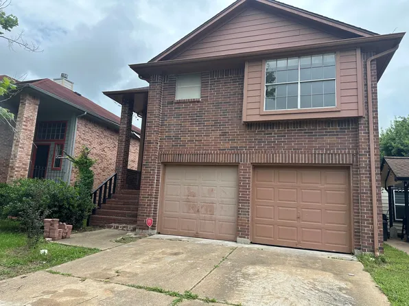 138 Coffee Ln, Lake Jackson, TX 77566