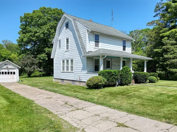 950 Bedford St, Whitman, MA 02382