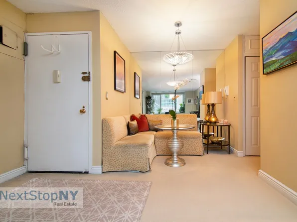 245 East 54th Street image 3 of 11