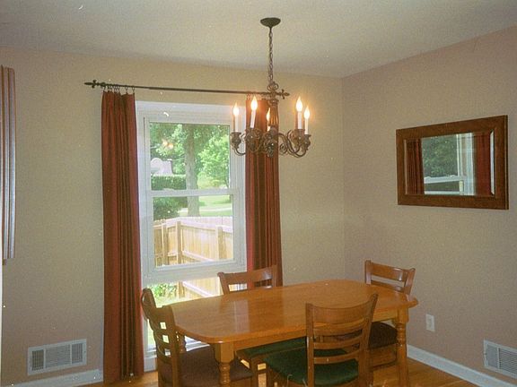 3rd image of 3039 Highland Dr SE