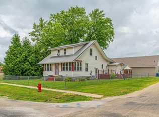 207 NE 5th St, Atlanta, IL 61723