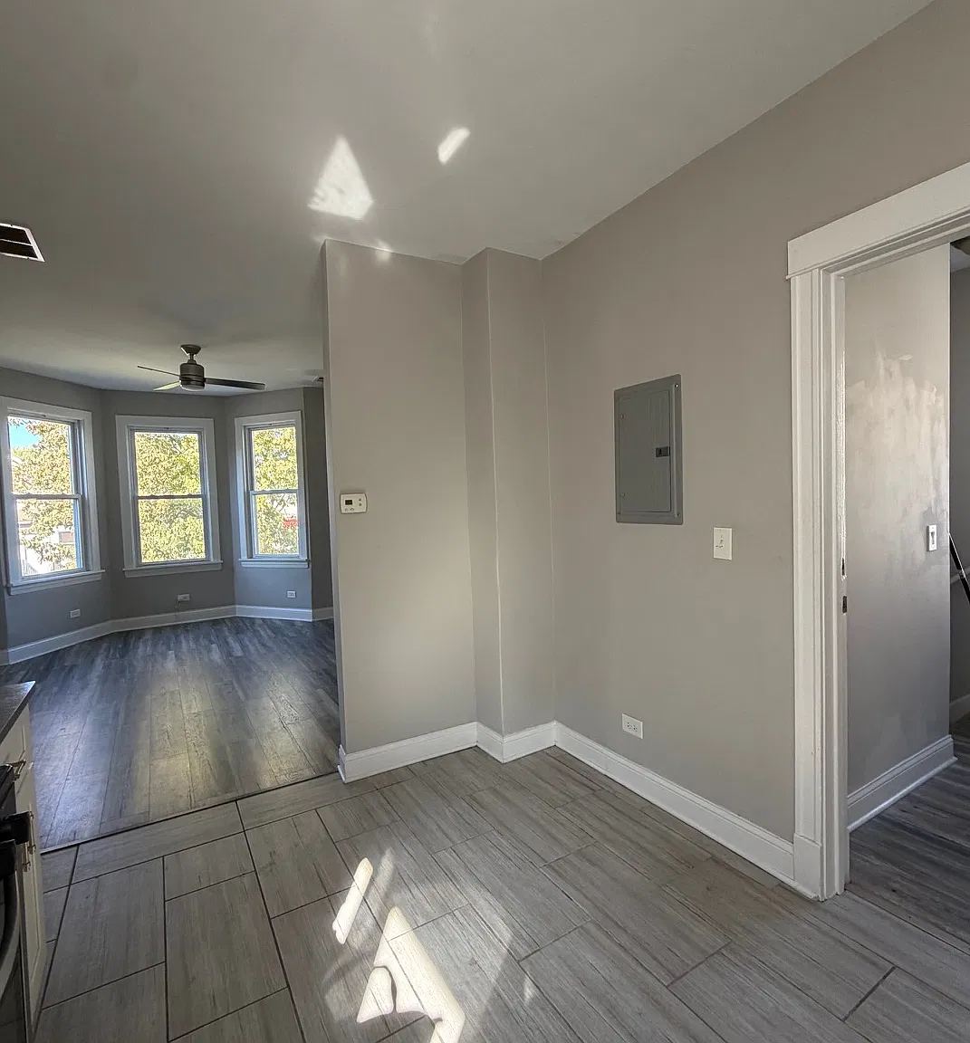1 bed, 700 sqft, $1,300 — Photo 3