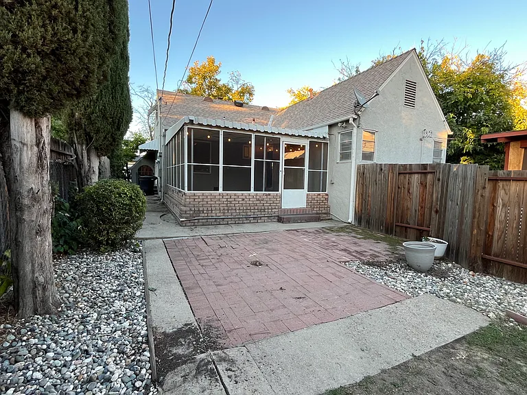 531 Elefa St — Photo 17