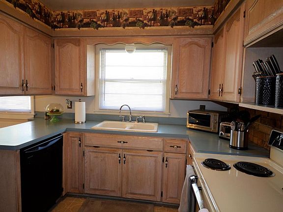 5th image of 3505 Canterbury Ave