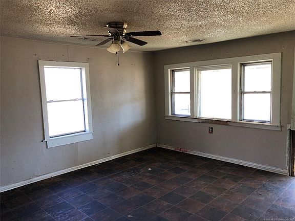 3rd image of 742 N Hodge St