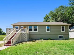 913 Splitlog Ave, Kansas City, KS 66101