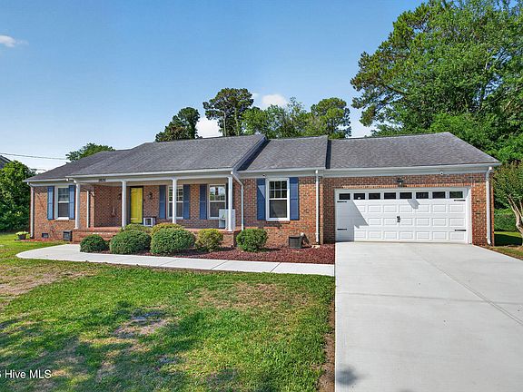 2nd image of 3820 Sweetbriar Road