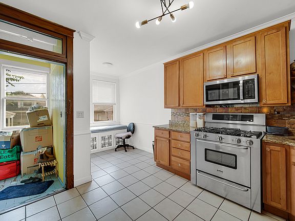 5th image of 5111 W Henderson St