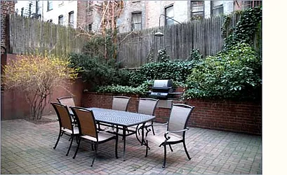 161 East 90th Street in Carnegie Hill