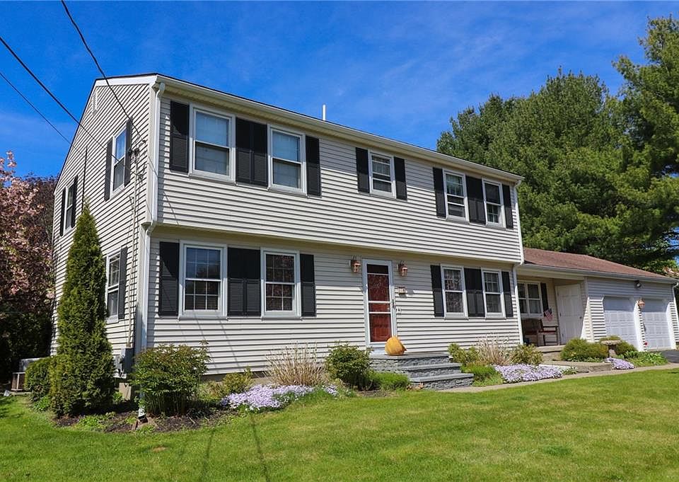 1st image of 10 Barn Dr