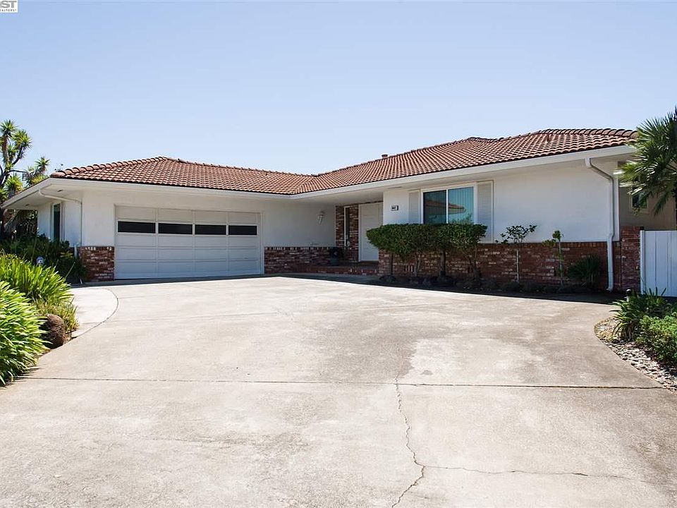 1st image of 3667 Oakes Dr