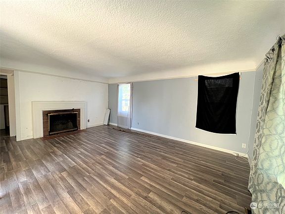3rd image of 2814 E 6th Street