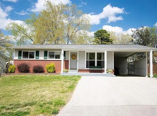 37 Saint Lawrence Dr, Ballwin, MO 63021