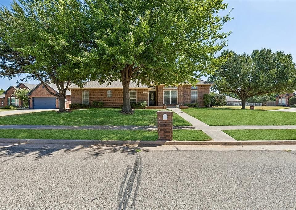 1st image of 1800 Coopers Hawk Ct