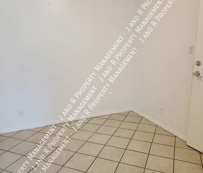 8084 Center Pkwy — Photo 6