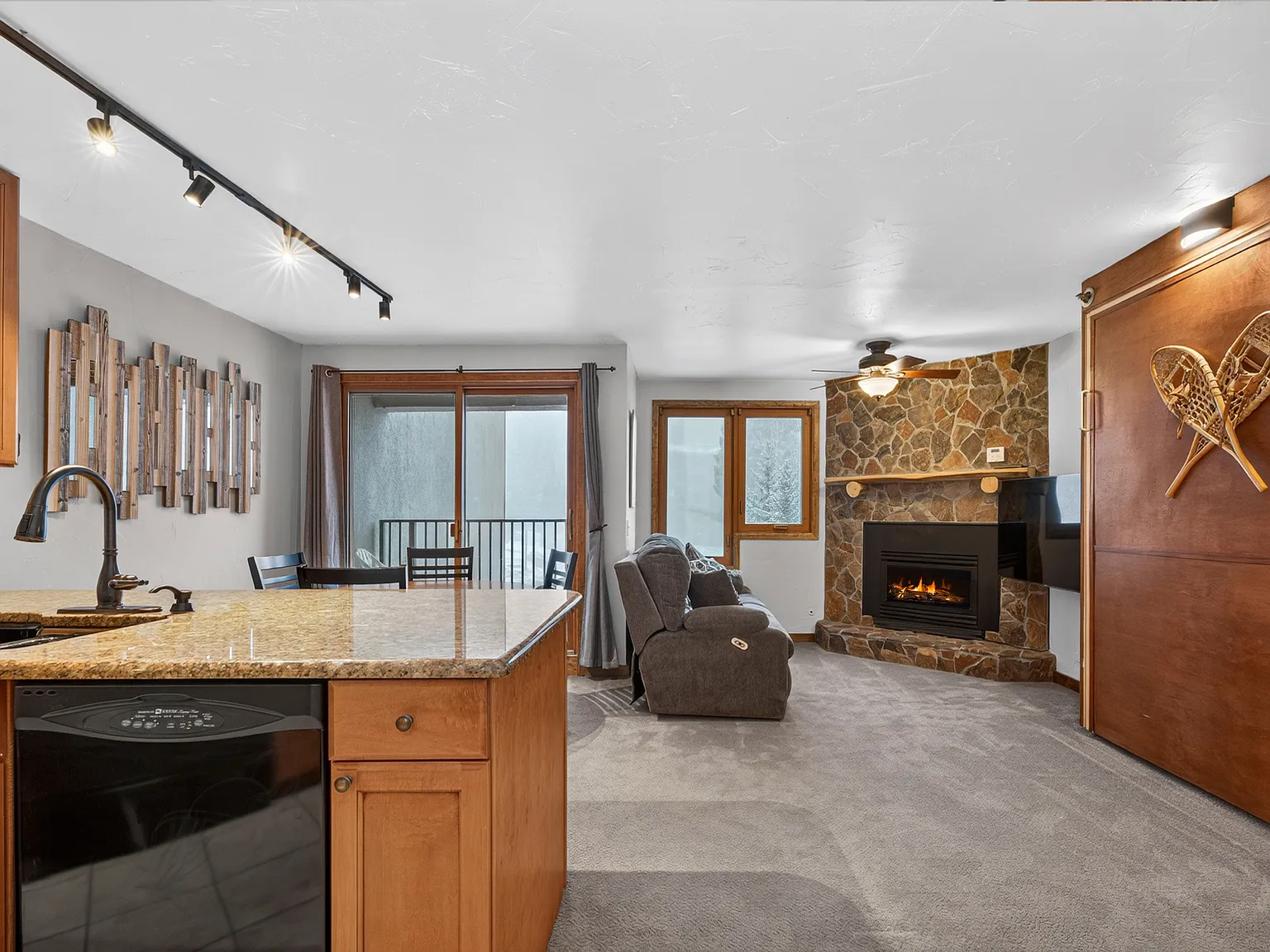 1 bed, 562 sqft, $2,200 — Photo 2