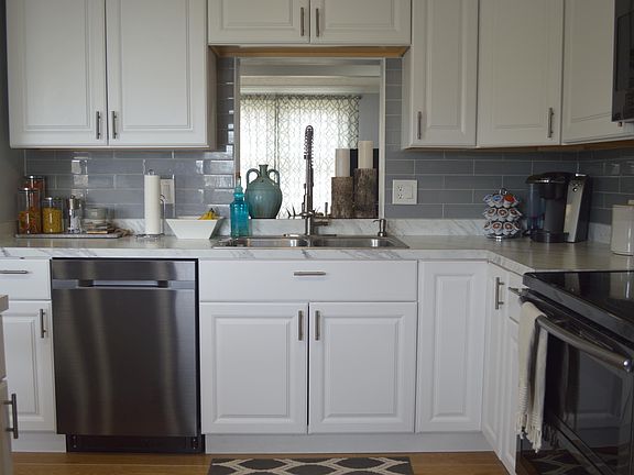 5th image of 4523 Christina Ln
